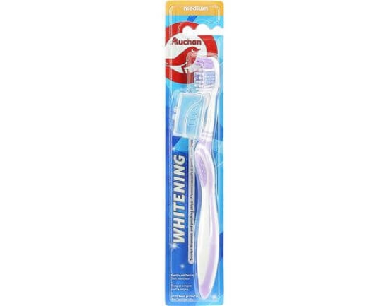 Imagem de Escova AUCHAN Dentes Com Tampa Branqueadora Média 1un
